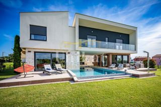 Casa di lusso con garage sotterraneo - 3 km dal mare